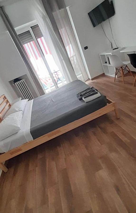 Italien Chic, Camera Con Bagni Condivisi Bari Luaran gambar